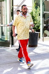 "Sandlercore": Adam Sandler wird zum Stil-Vorbild der Gen Z