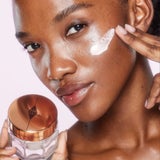 Supermodels, Stars, Dermatologen und Profi-Make-up-Artists weltweit lieben die Magic Cream aus gutem Grund.