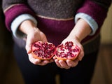 Der Wasser-Trick: So bekommen Sie die Kerne schnell aus dem Granatapfel