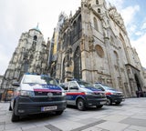 Erhöhtes Aufgebot vor dem Stephansdom