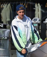 Anne Hathaway, Justin Bieber und Co.: Der Anti-Pickel-Trick der Stars