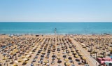 50% der Österreicher planen einen Strandurlaub. Italien zählt zu den beliebtesten Reisezielen.