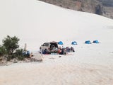 Camp in den Sanddünen am weißen Arher Beach.