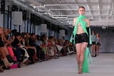 Für die Prabal Gurung Fashion Show lief Kamala Harris' Stieftochter freizügig über die Bühne.