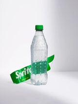 Nackte Erfrischung: Sprite entfernt Etiketten von Flaschen