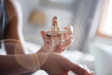 Studie enthüllt: Mit diesen Parfums werden Sie sofort jünger geschätzt