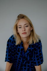 Schauspielerin Valerie Huber schrieb ein gesellschaftskritisches Buch&nbsp;
