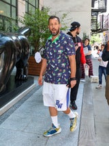 "Sandlercore": Adam Sandler wird zum Stil-Vorbild der Gen Z