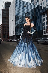 Katharina Reuschl schneiderte ein Kleid aus 30 Jeans.