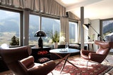 In den Zimmern mit klassisch-elegantem Interieur-Design können Sie die sagenhafte Aussicht genießen.