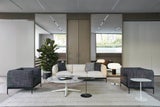 ASIA ist die neue Sofalinie von Piero Lissoni, die sich durch eine umhüllende und kompakte Sitzfläche auszeichnet. Das System besteht aus Zwei- und Dreisitzer-Sofas und einem Sessel. Sofa um 3.680 Euro, kartell.com 8_Modern. Die weichen, abgerundeten Kanten und die luxuriösen Stoff- und Lederoptionen verleihen dem Dylan Sofa eine subtile Raffinesse. Ab ca. 6.000 Euro