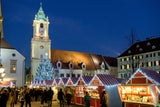 Bratislava: Der Weihnachtsmarkt am Hauptplatz zählt zu den günstigsten Europas.