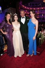 Mariella Ahrens und ihr Ex Patrick Graf von Faber-Castell mit ihren Töchtern Isabella und Lucia beim SemperOpernball.&nbsp;