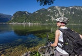 Hallstätter See. Eine der schönsten Bikestrecken führt um den See.