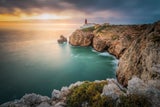 CABO SÃO VICENTE. Der Leuchtturm von Sagres ist ein beeindruckendes Landmarik.