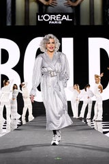 Heidi Klum, Eva Longoria & Co.: A-Promis rocken L’Oréal-Modenschau