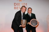 Der Lifetime Achievement Award ging an Hotelier Horst H. Schulze (rechts).&nbsp;