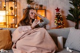 Gefahr unterm Baum: So vermeiden Sie eine Weihnachtsbaum-Allergie