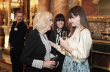 Königin Camilla und Emily Mortimer