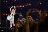 Taylor Swift verzückt Fans in Gelsenkirchen auch mit Deutsch-Kenntnissen