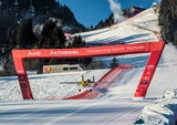 Kitzbühel: Flieger donnert mit 350 km/h über die Streif