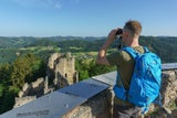 Johannesweg: Ausblick auf die Burgruine Prandegg.