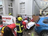 63-Jähriger wird bei Stiegenaufgang von Auto erfasst