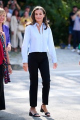 Königin Letizia bricht mit diesem Look ein royales Styling No-Go
