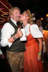 Von Arnie bis Ötzi - eine Wiesn voller Stars