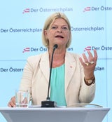 Klaudia Tanner