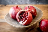 Der Wasser-Trick: So bekommen Sie die Kerne schnell aus dem Granatapfel