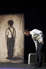 Ovationen für Nils-Strunk-Solo "Schachnovelle" an Burgtheater