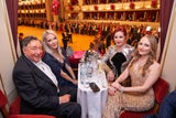 Richard und Simone Lugner mit Priscilla Presley und Jacqueline Lugner