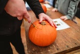 Lifehack im Herbst: So werden Deko-Kürbisse länger haltbar