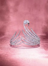 Die diesjährige Swarovski-Tiara für 144 Debütantinnen.&nbsp;