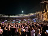 Coldplay starten Wien-Run mit herzlicher Hommage an die Swifties