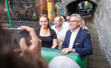 Minister Brunner in der Hochschaubahn im Prater.