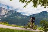 Der Uferweg am Altausseer See bietet einen einmaligen Panoramablick auf die Trisselwand.  