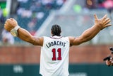 US-Rapper "Ludacris" (46) erscheint mit Riesenarmen zu Baseball-Spiel