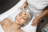 Phenol Peeling: Das ist die gefährlichste Gesichtsbehandlung der Welt