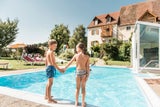 Solarbeheizter Pool mit Inneneinstieg ab März.