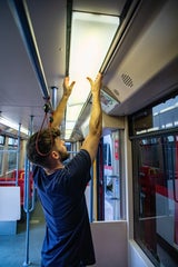 Leuchtstoffröhren werden gegen moderne LEDs getauscht.