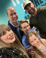 Taylor Swift mit William, George, Charlotte & Travis Kelce
