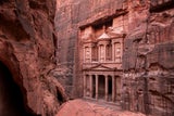 Al-Khazneh, auch bekannt als 'Der Schatz', ist in vielen Hollywood-Filmen zu sehen, darunter auch in Indiana Jones und der letzte Kreuzzug (1989).&nbsp;