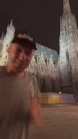 Coldplay feiern das Jahr 2024 vor dem Stephansdom!