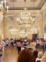 Swifties in der Albertina