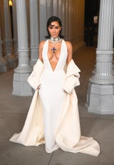 Kim Kardashian versext die LACMA Gala mit Lady-Di-Schmuck