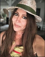 Simone Thomalla hat einen Goldhasen im Bikini gefunden.