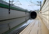 Nach dem Hochwasser vergangenen Jahres muss die neue Weststrecke erneut gesperrt werden.