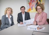 Landesrätin Eva Prischl, NÖ Schuldnerberatung Geschäftsführer Michael Lackenberger und Landesrätin Christiane Teschl-Hofmeister.